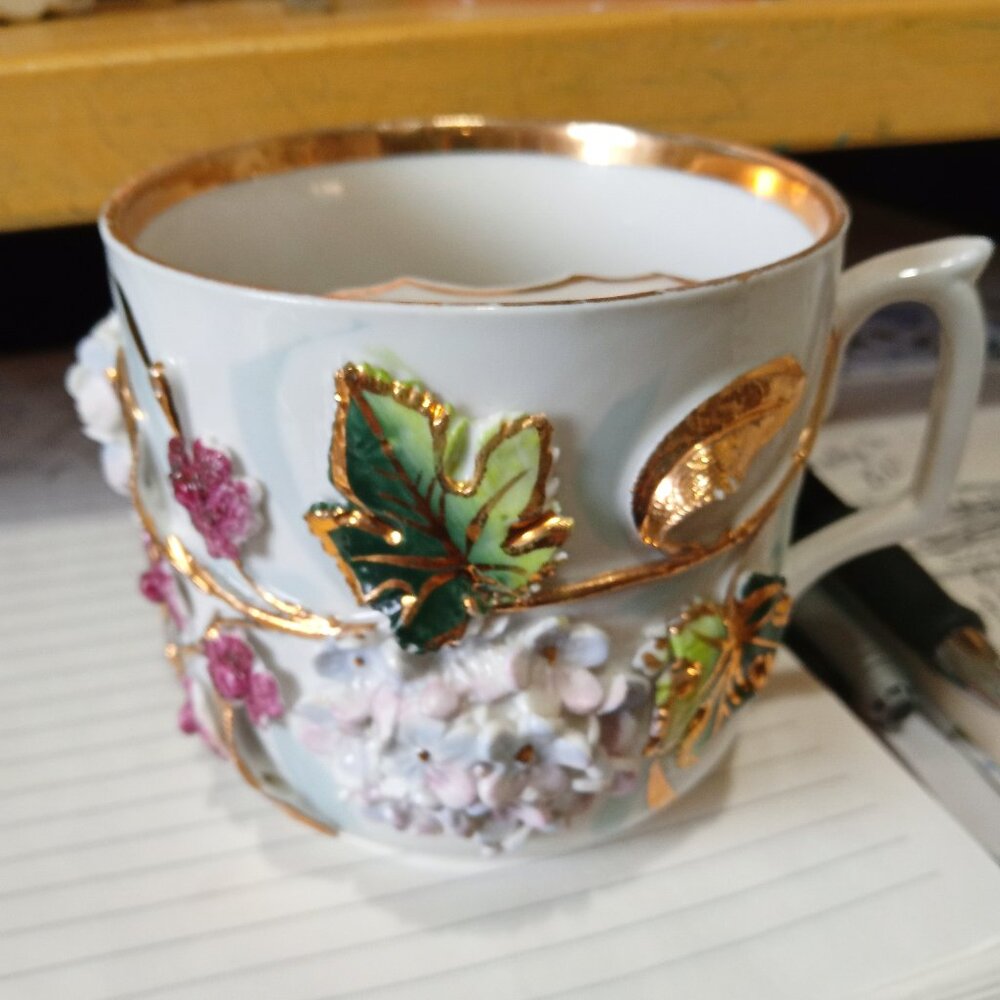 ANTIQUE MUSTACHE CUP
